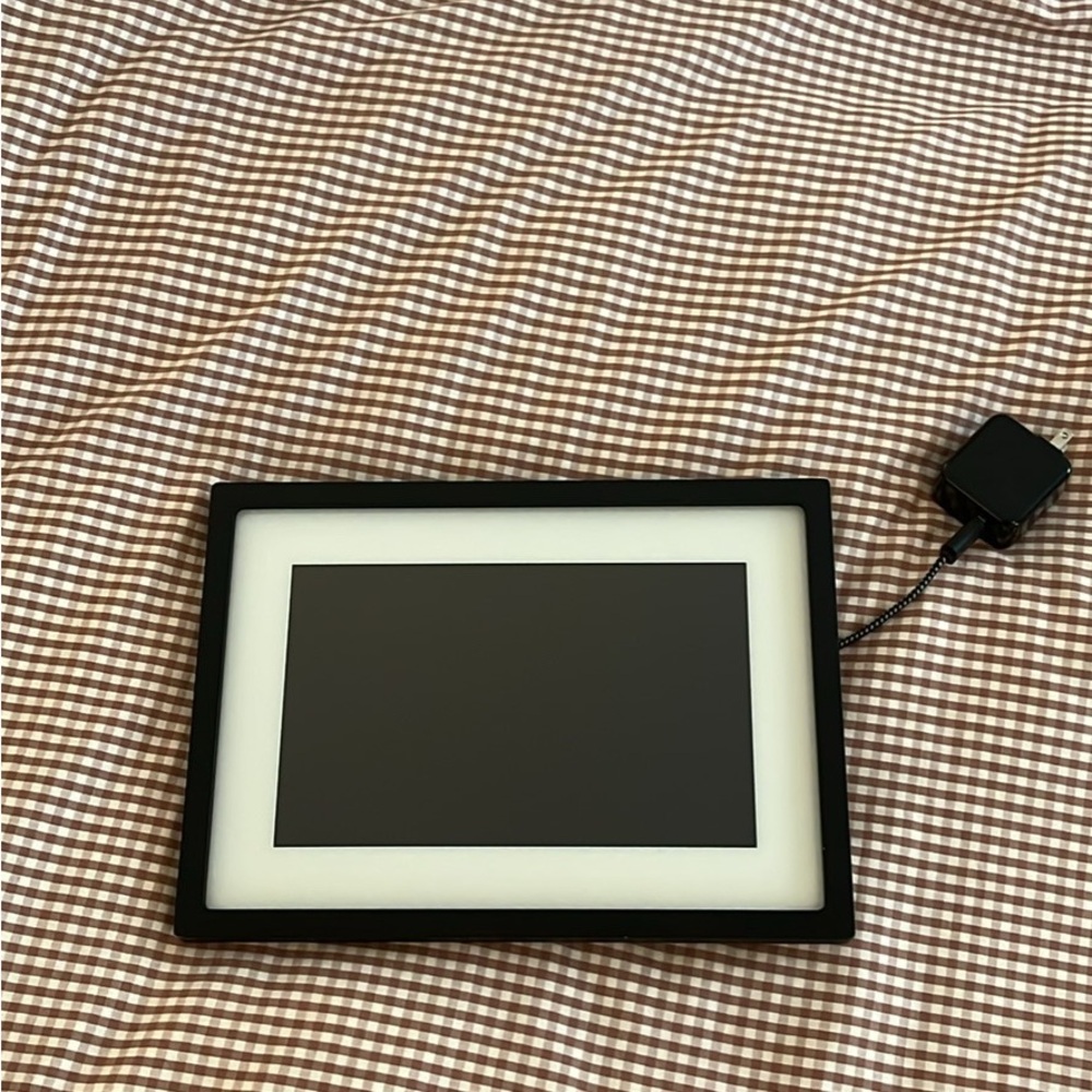 Skylight frame digital picture frame